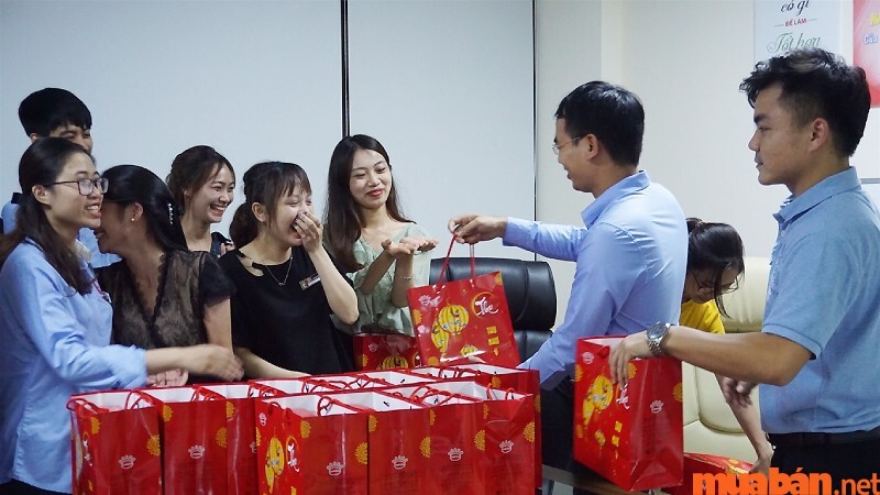 Quà tặng nhân viên