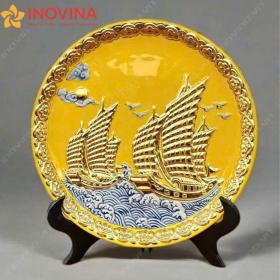 Đĩa Trưng Bày Thuận Buồm Xuôi Gió Trang Trí Vàng