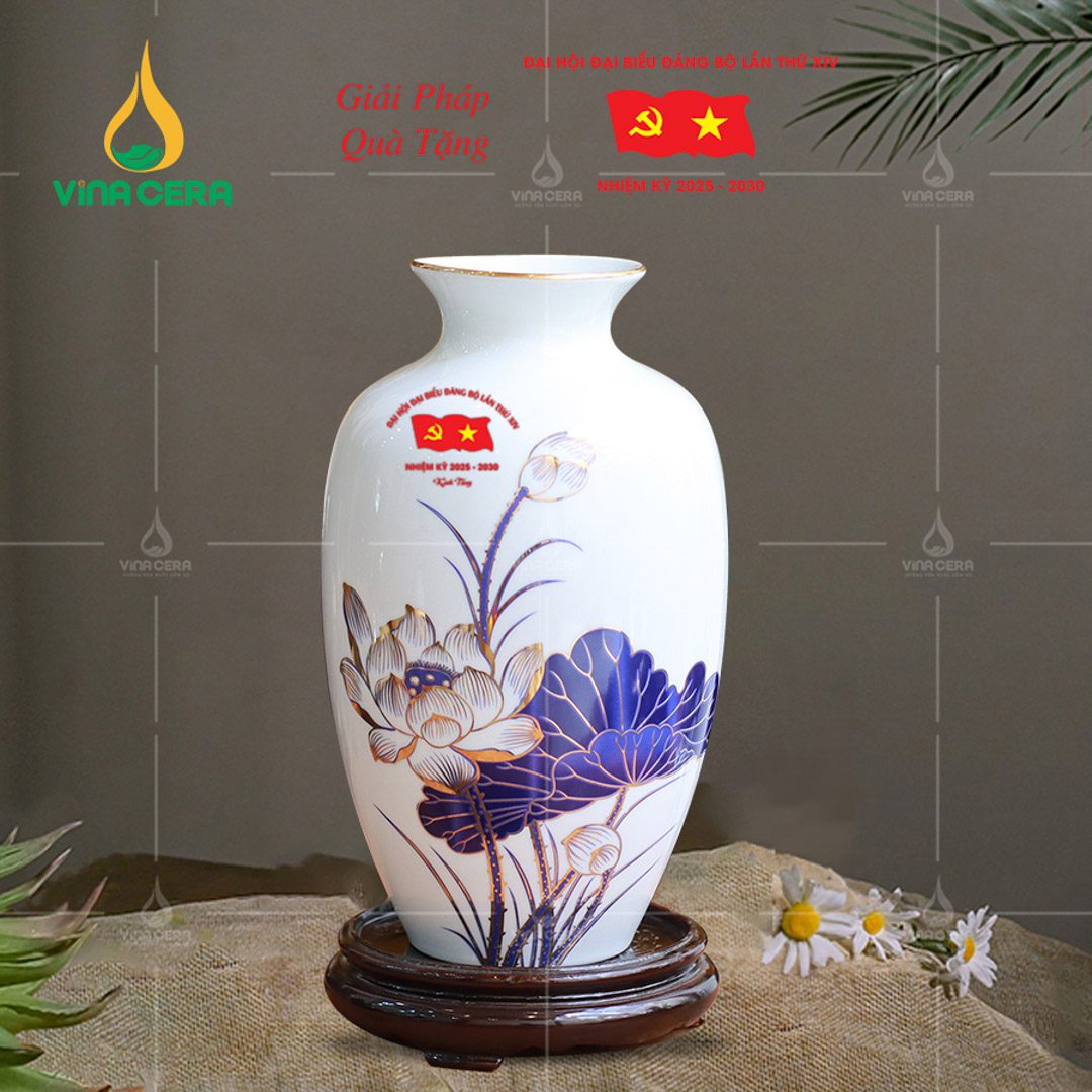 Bình hoa in logo Đại hội Đảng